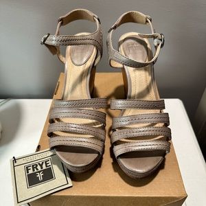 Authentic FRYE Corrina Wedge Leather Sandals NEW IN BOX Size 9.5